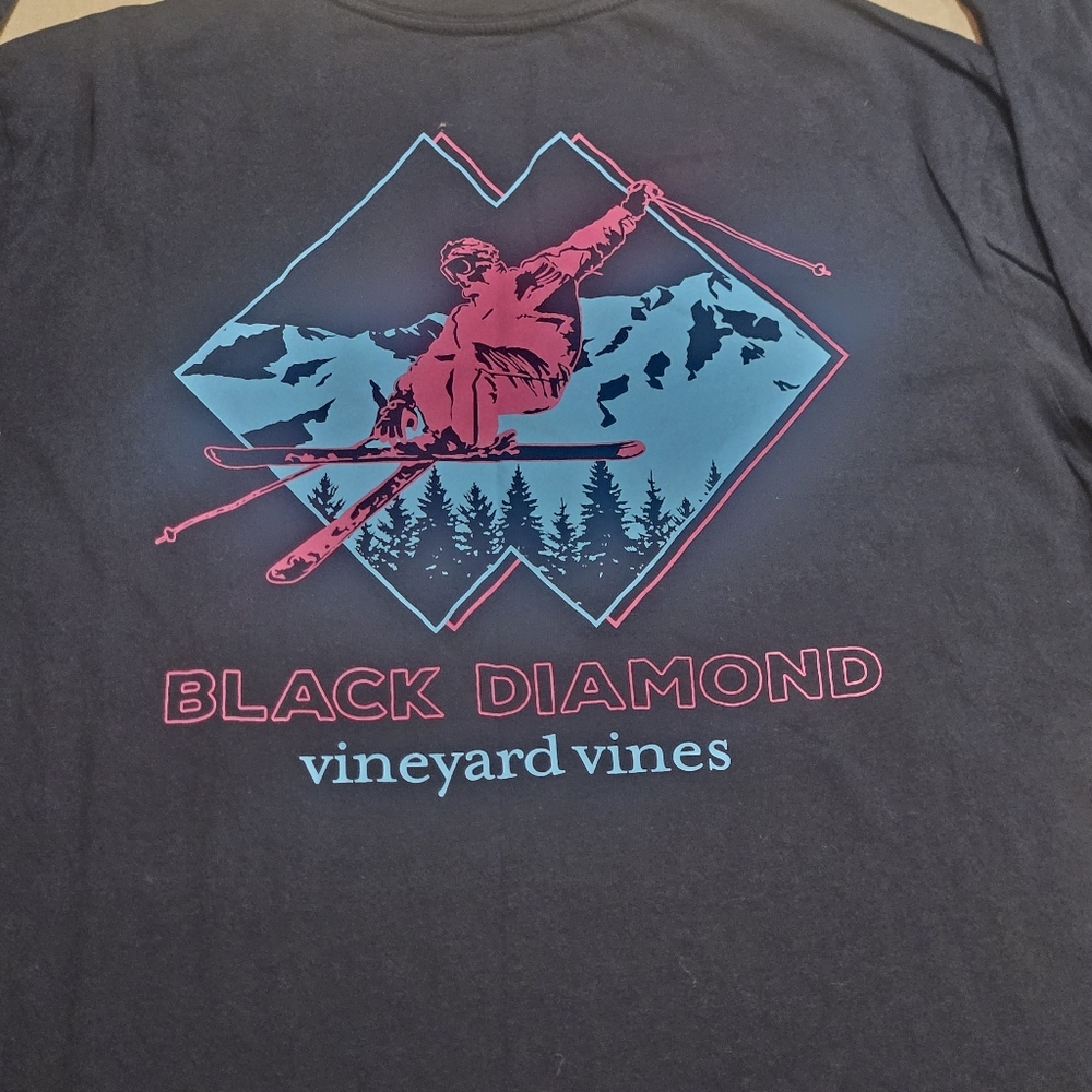 EUC Men's Vineyard Vines Black Diamond Long-Sleeve Pocket T-Shirt